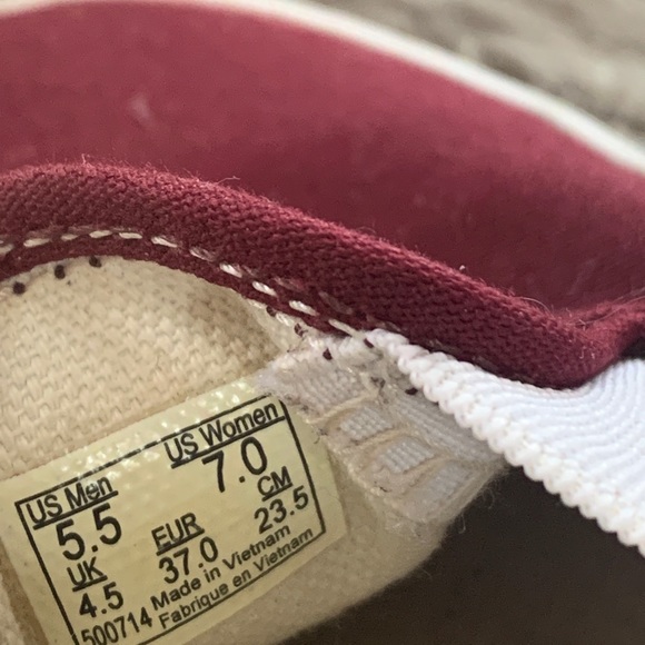Maroon vans - Picture 4 of 4